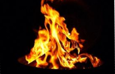 Loderndes Feuer als Sinnbild für das Element Feuer